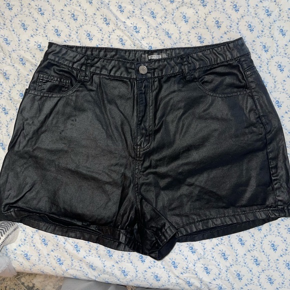 Missguided faux leather shorts - Picture 1 of 3